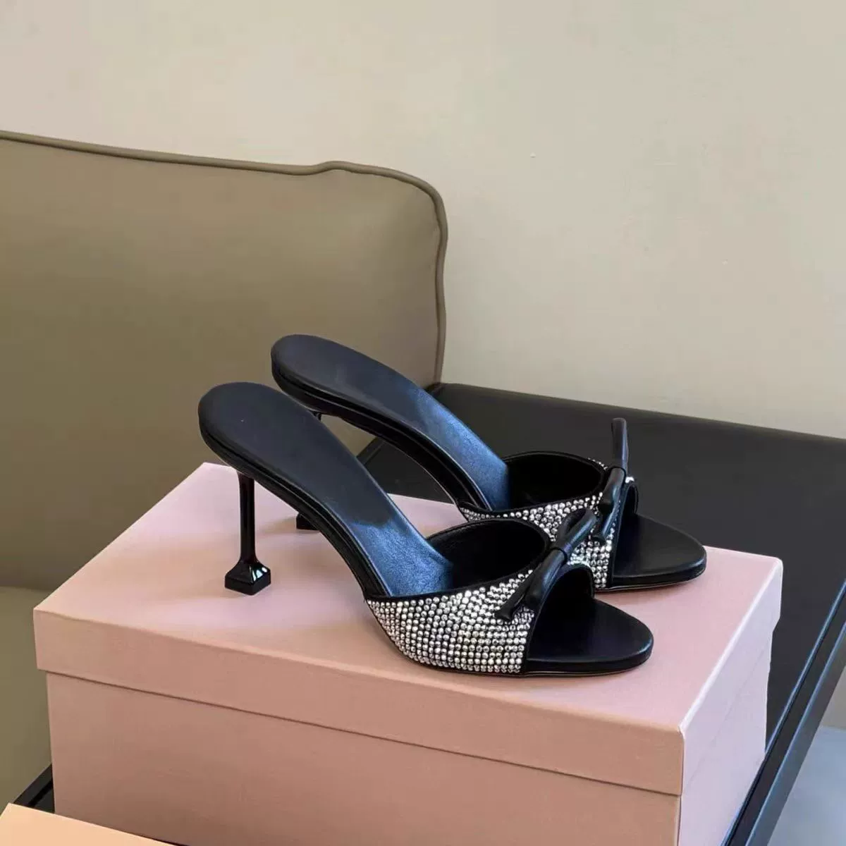 Summer black sandals with bow, bright catchy style