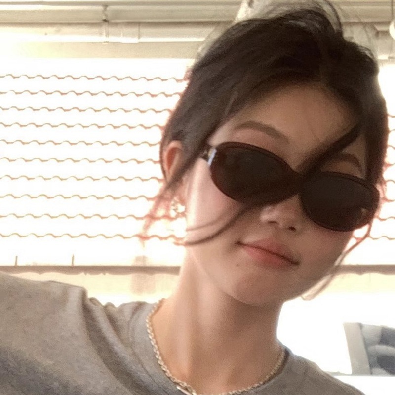 韓国版レトロな香港風の楕円形のワインの赤い丸い枠のサングラスの女性の潮の個性の街は流行を撮影して紫外線のサングラスを防ぎます。|undefined