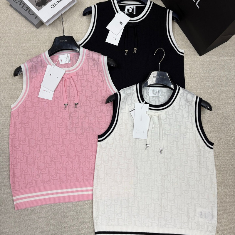 High-End Version of Ch's 25 Summer New Knitwear, Round Neck Short-Sleeve Knit with Classic Double C Logo, Understated Style for Women