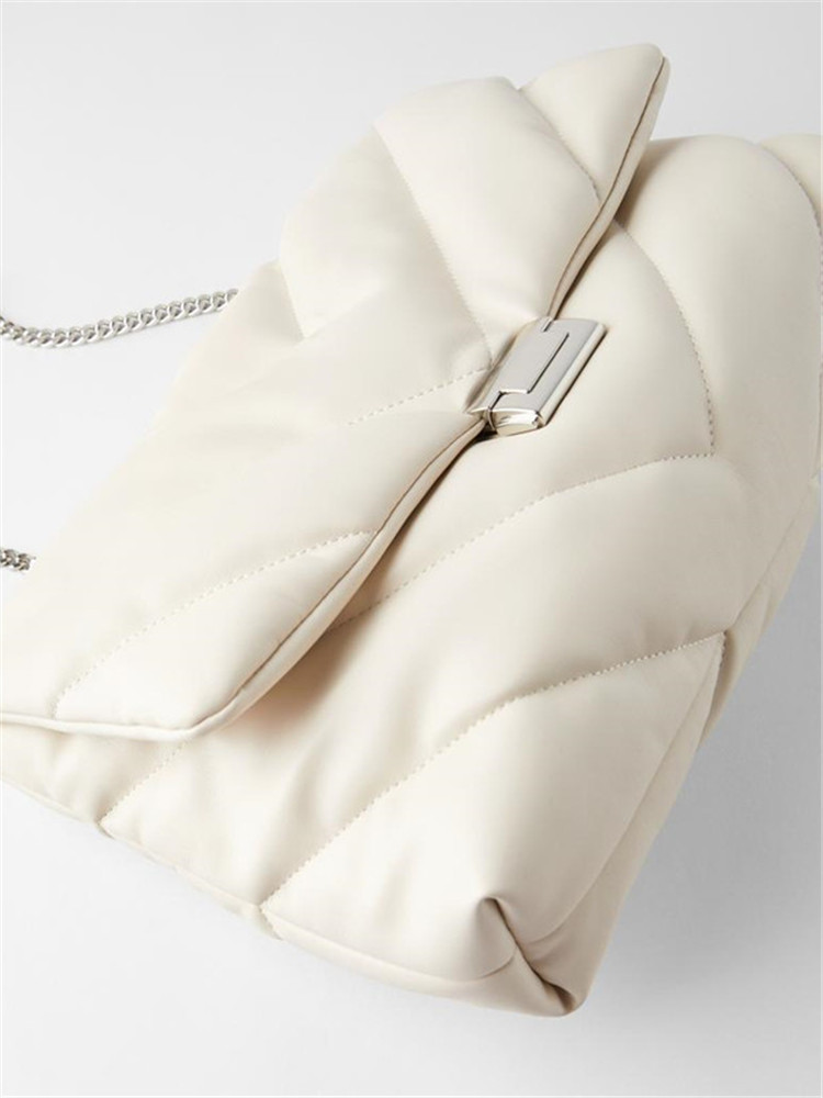 Z nuevo bolso de mujer blanco super grande bolso de hombro de quilting mujer 2025 moda simple bolso de cadena universal