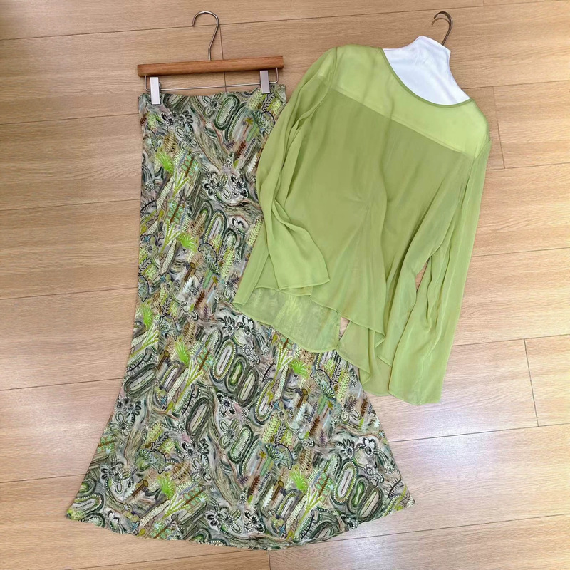 Nanyou Direct Supply 26 Summer Lightweight Colorful Sunscreen Set Fashionable Back-Slit Tie-Up Top + Printed Bodycon Skirt