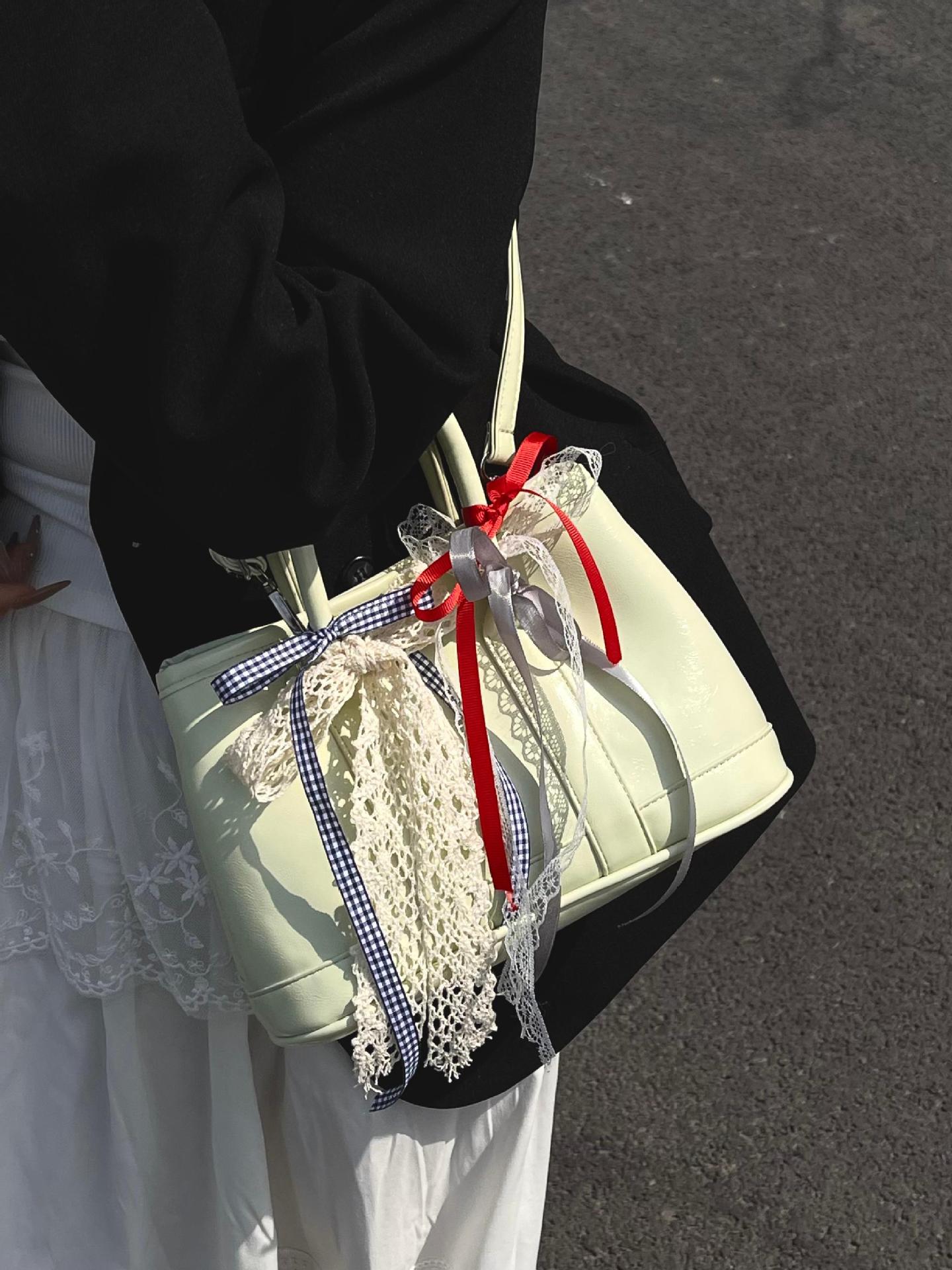 Bolsos de jardín portátiles populares de este año para mujer 2025 nuevos productos bolsos de hombro coreanos de nicho bolsos de cubo de todo fósforo de alta gama