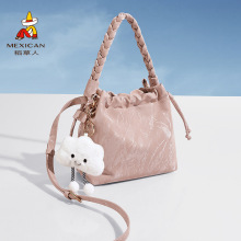 �����˰���Ů2024�¿�б���ˮͰ���μ��������녶���ް���