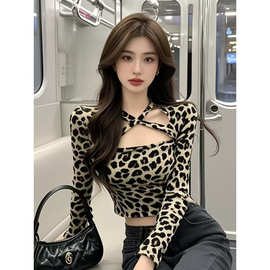 辣妹风气质豹纹短款上衣女春季设计感小众修身长袖T恤性感打底衫