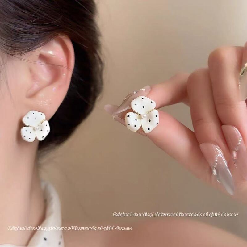 Korean-Style Milky White Small Flower Earrings for Women, Niche 2026 New Model, High-End Elegant Floral Enamel Polka Dot Stud Earrings Korean-Style Milky White Small Flower Earrings for Women, Niche 2026 New Model, High-End Elegant Floral Enamel Polka Dot Stud Earrings
