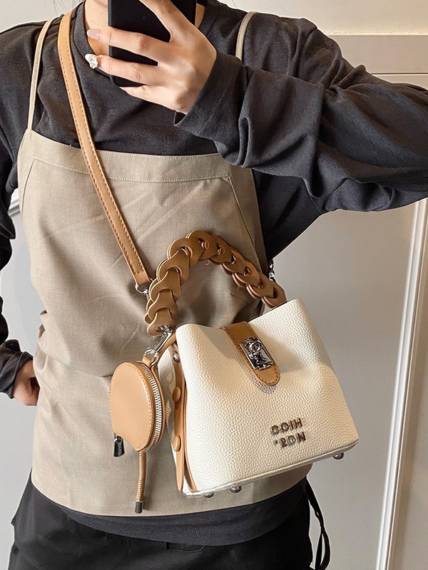 Bolso de mujer 2025 nuevo bolso de mensajero de hombro con patrón de lichi de alta calidad bolso de cubo portátil de moda casual de todo fósforo