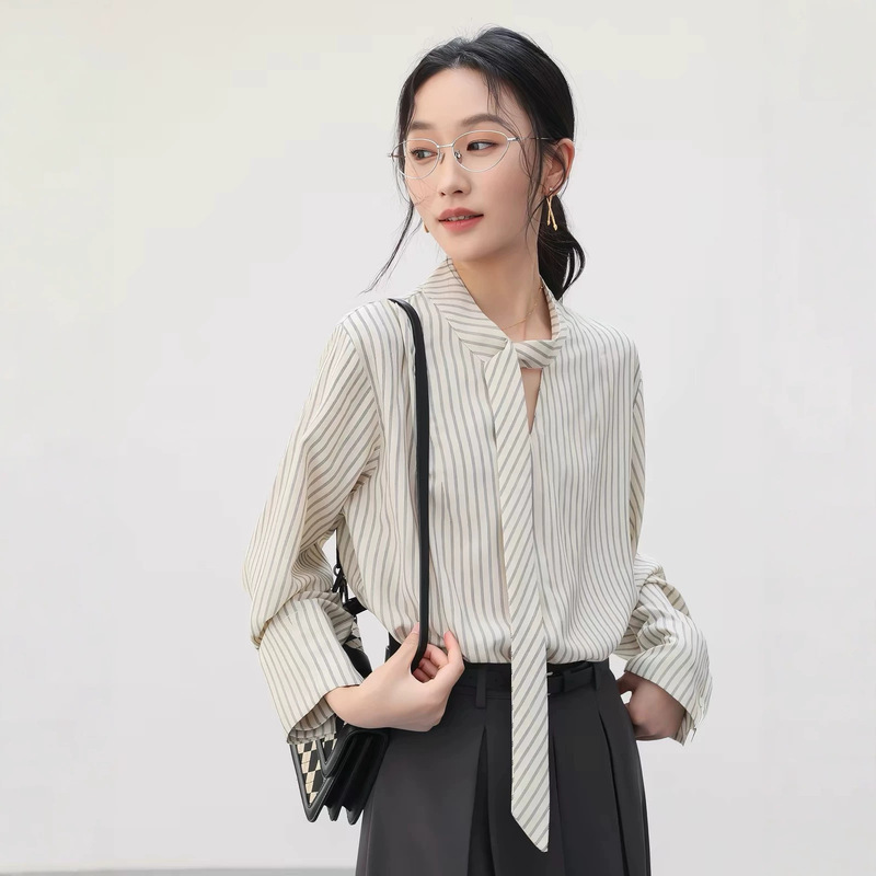 Striped shirt with ribbon design for women, new early autumn style, elegant and exquisite, perfect for commuting Striped shirt with ribbon design for women, new early autumn style, elegant and exquisite, perfect for commuting