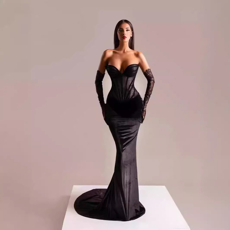 Black Velvet Sexy Strapless V-Neck Dress with Gloves, Slim Fit, Fishbone Design, Evening Gown, Elegant for Work