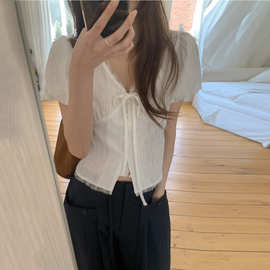 韩系INS博主款简约夏日清新蕾丝拼接v领系带泡泡短袖衬衫上衣女