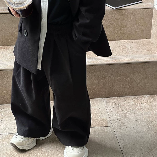 Black trousers