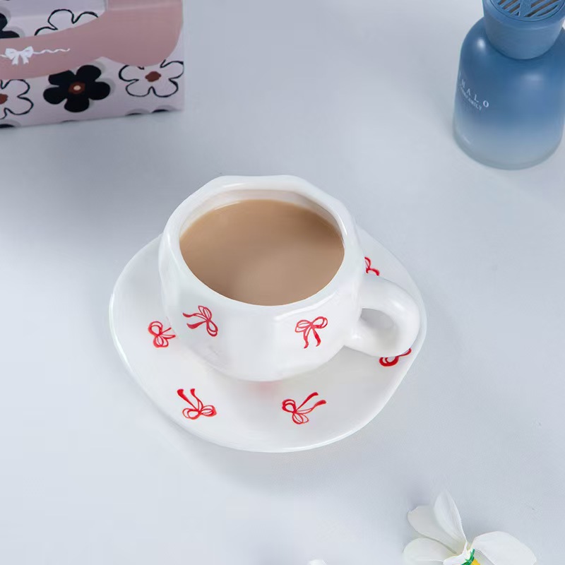Super lindos esmalte de color pintado a mano cuadrícula azul cielo blanco nubes tazas de café plato mano apretado irregular tazas de cerámica plato