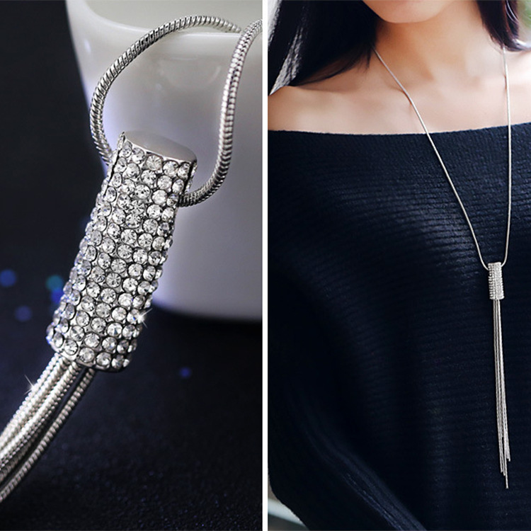 Collana lunga con strass e nappe gioiello elegante per donna_voghion.com
