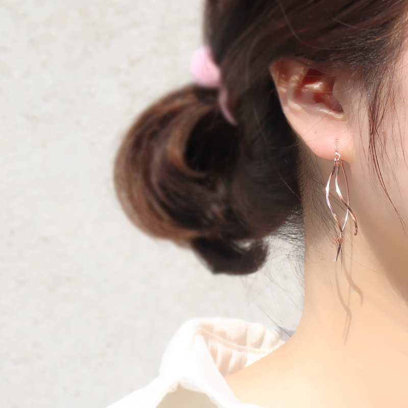 925 pendientes de plata de la onda de las mujeres de estilo coreano elegante simple pendientes de borla larga cara redonda pendientes de adelgazamiento