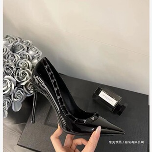 �ٴ��ɫ�Tᔸ߸�Ь�����Ը��¿�\�ڼ��^��Ь��ʽ�I���|��ƤŮ