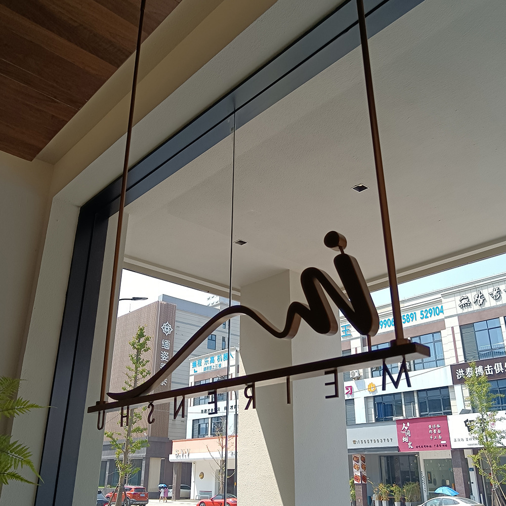 高级感轻奢商场超市门楣橱窗吊装悬挂门头广告招牌金属支架