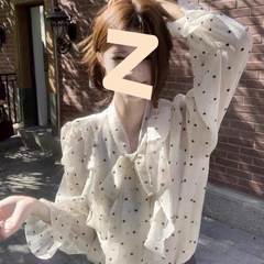 2025 新しいフレンチスタイルのハイエンドフリル水玉シャツ女性のための春のデザインストラップルーズシックなトップ
