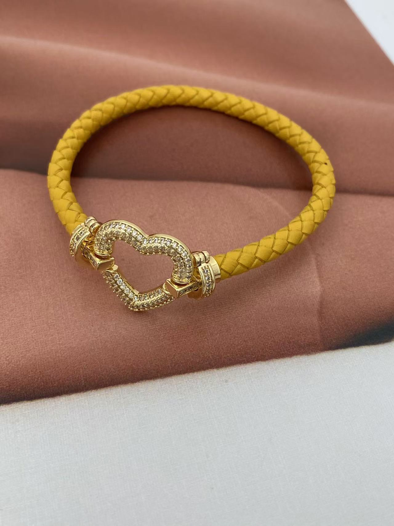 11g Weight Copper Pendant Material Bracelets Classification Leather Rope Chain Material Woven Chain Chain Type 1 Piece Quantity Holiday, Daily Occasion Leather rope, Copper Material Heart Shape Pattern Unisex Gender Vintage Style, Classic Style Style Vintage Style Classic Style Heart Shape Leather Rope Copper Woven Chain String Bracelets Wholesale 9