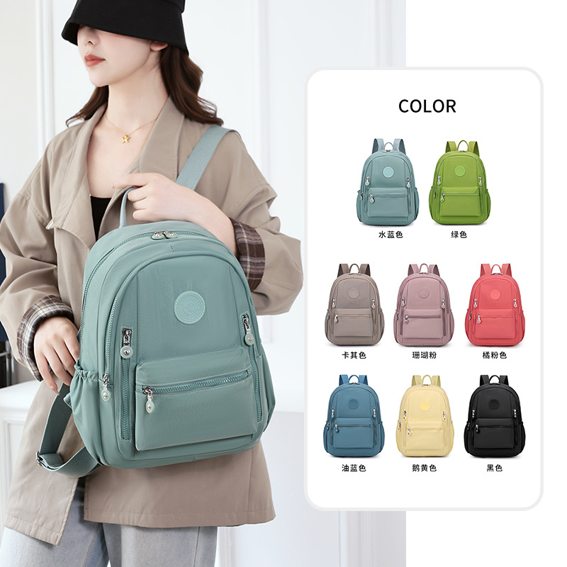 Mochila femenina 2025 nueva mochila de viaje de moda de gran capacidad, ligera tela de nylon casual y bolso de hombro