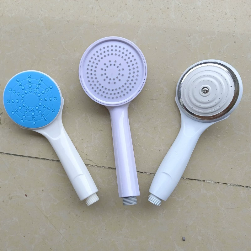 Прочный белый душевой набор для домашнего использования, с функцией повышения давления.