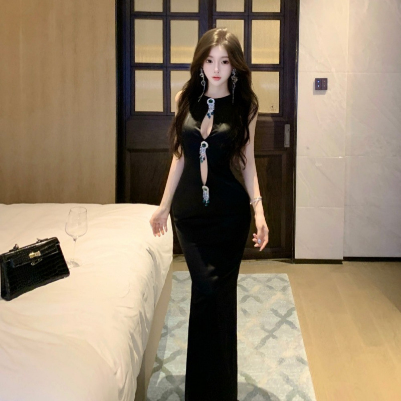 Black Evening Dress European and American High-End Sexy Cut Out Diamond Waist-Covering Fishtail Dress Celebrity Halterneck Long Dress