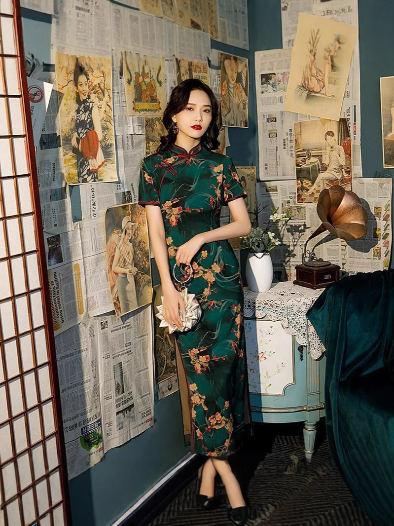 Warlord Wife Cheongsam 2025 New Improved Young Girl Retro Republic of China Old Shanghai Long Temperament