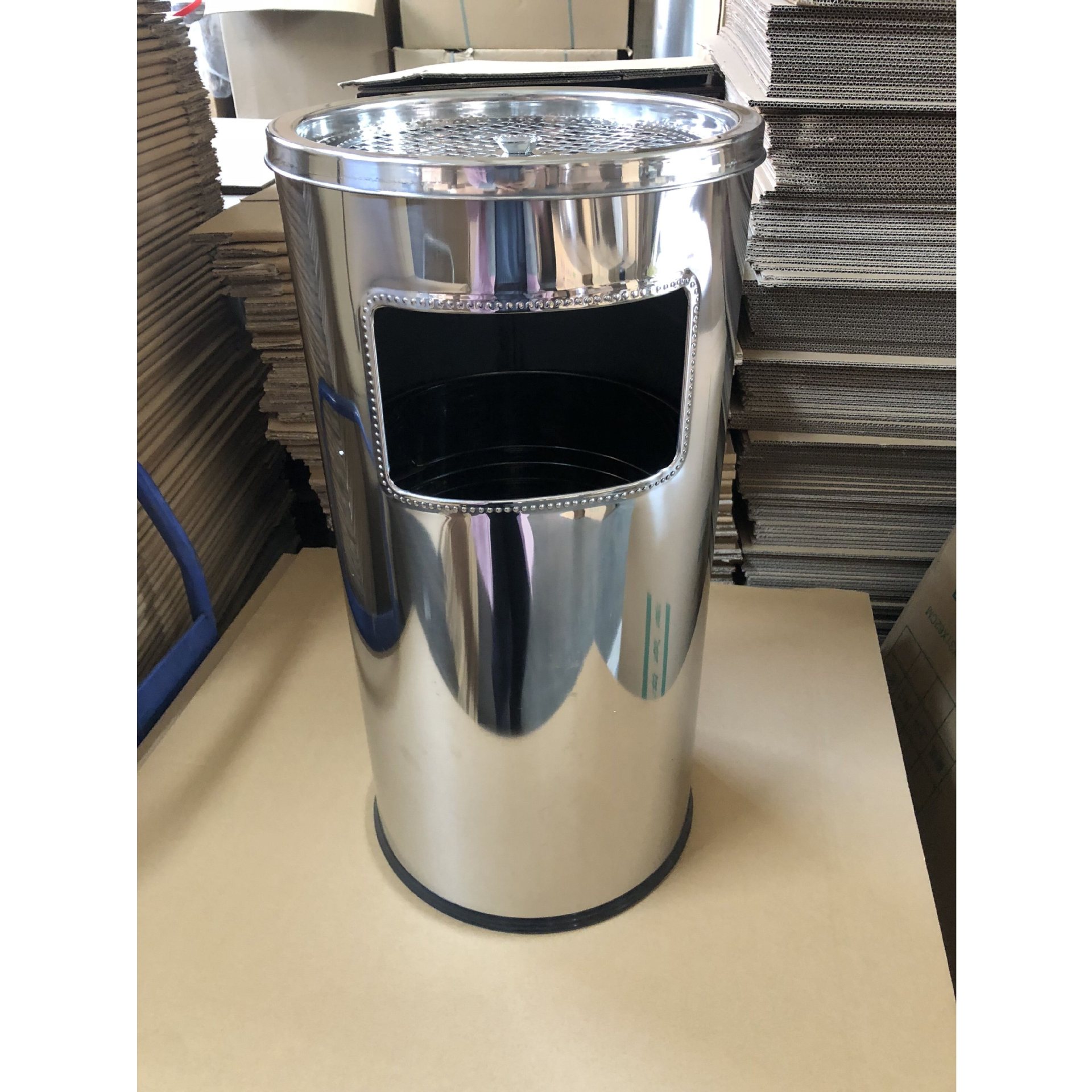 Botineras de acero inoxidable cilindro barril de cáscara cenicero vestíbulo de fumadores aeropuerto centro comercial hospital hotel