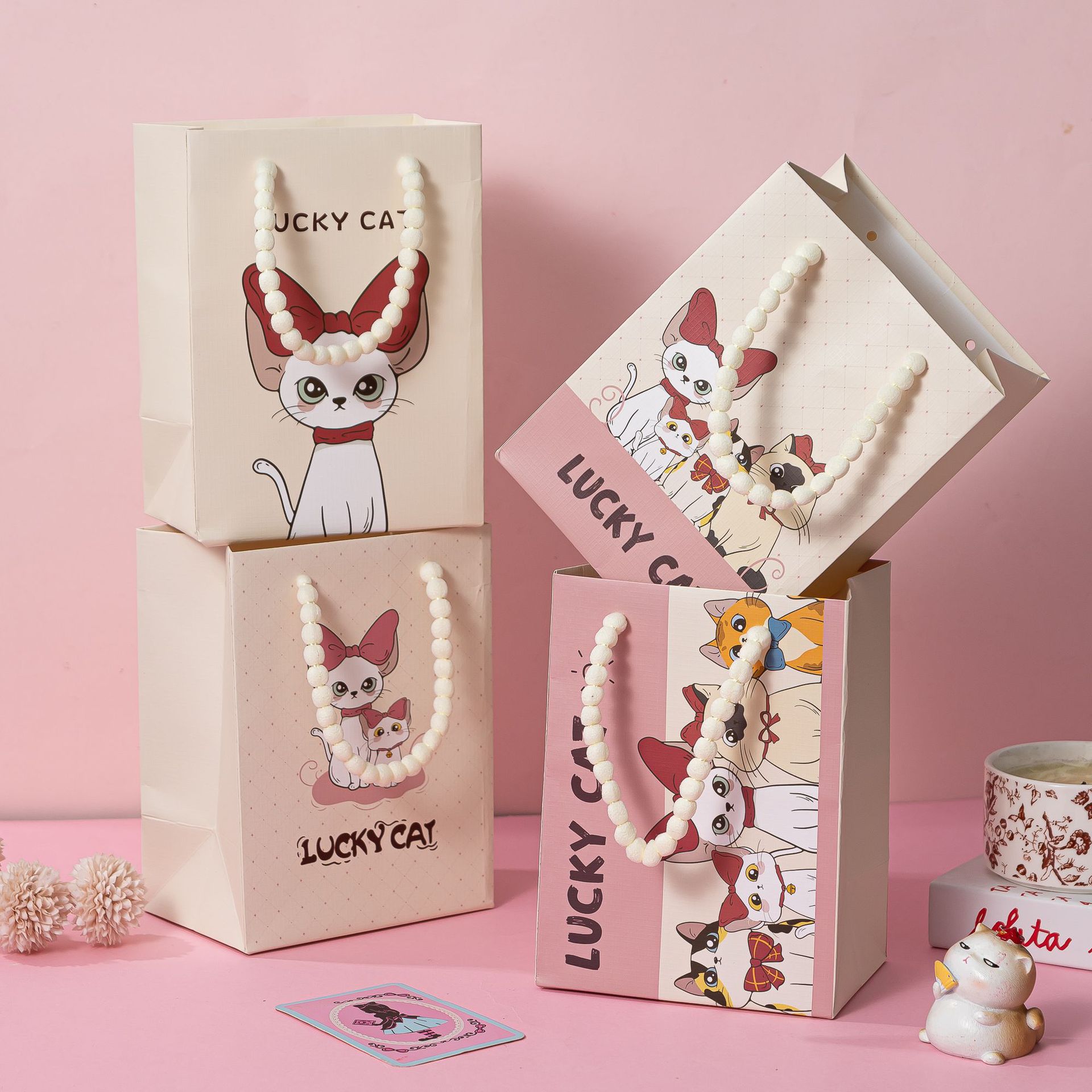 Nuevas bolsas de regalo exquisitas con diseño de animales de dibujos animados en relieve con cuerda de burbujas, directamente del fabricante, para el Día de la Mujer y San Valentín.