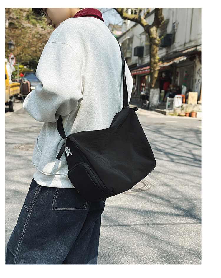 Unisex casual large-capacity crossbody bag, sporty casual student backpack, fashionable and versatile commuter single-shoulder bag undefined