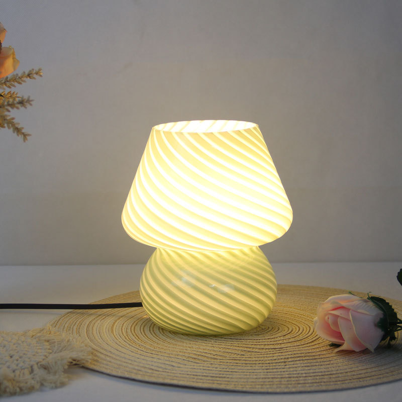 Lámpara de mesa de setas sala de estar regulable B & B atmósfera lámpara decoración dormitorio luz lámpara de mesa de cristal de lujo lámpara de noche lámpara de raya