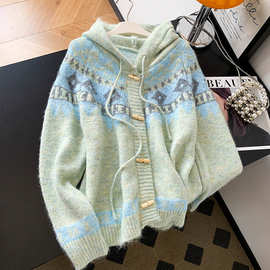 实拍绿色毛衣女秋冬季加厚连帽外套2025新款复古牛角扣针织