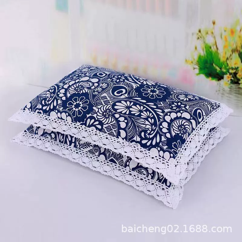 Старая грубая ткань кружева с квадратными подушками