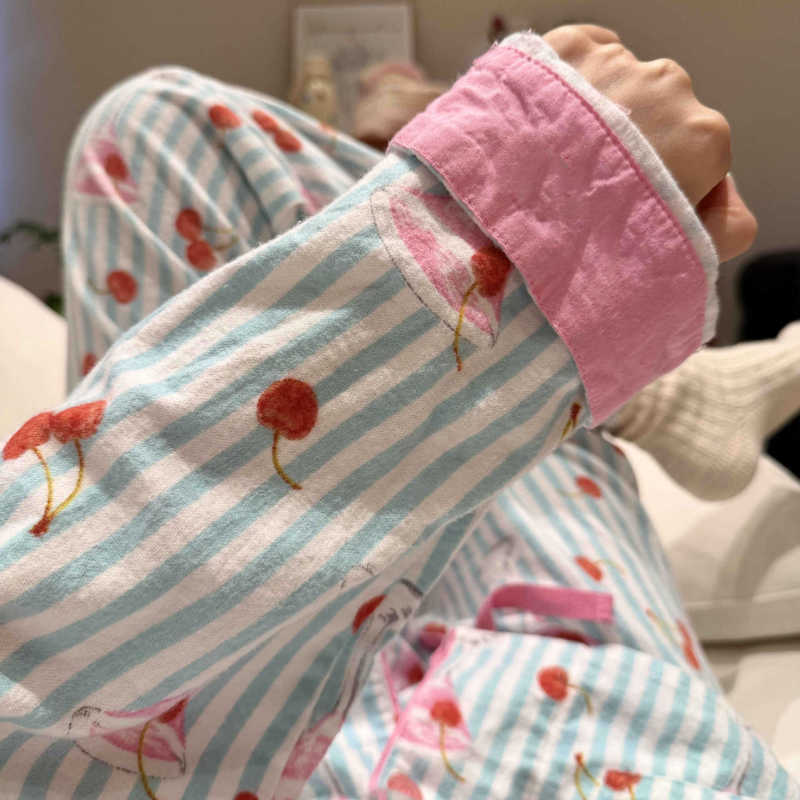 Sweet cherry print pajamas for women, new autumn collection, long-sleeved, long pants, cardigan style, skin-friendly loungewear set, comfortable for wearing both indoors and outdoors Sweet cherry print pajamas for women, new autumn collection, long-sleeved, long pants, cardigan style, skin-friendly loungewear set, comfortable for wearing both indoors and outdoors