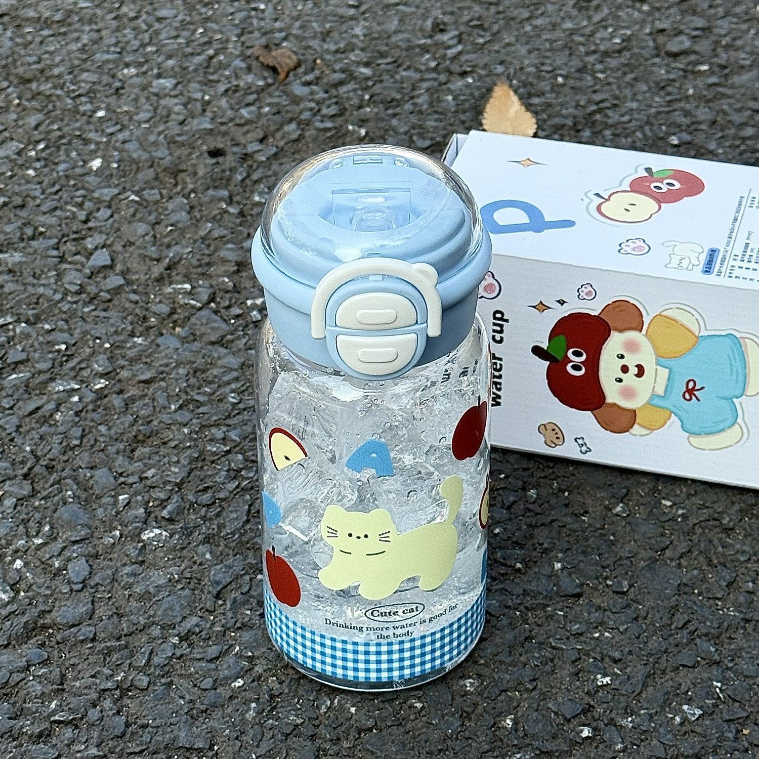 Taza de plástico de alto valor nominal, taza de agua casera para bebidas dobles, taza de paja a prueba de fugas simplista y hermosa para estudiantes masculinos y femeninos.