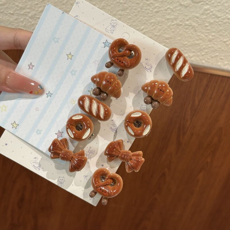 New Creative Alkaline Bread Mini Hair Clip, Realistic Food Toy, Girl's Hairpin, Duckbill Clip, Trendy Ins-Style Hair Clip New Creative Alkaline Bread Mini Hair Clip, Realistic Food Toy, Girl's Hairpin, Duckbill Clip, Trendy Ins-Style Hair Clip