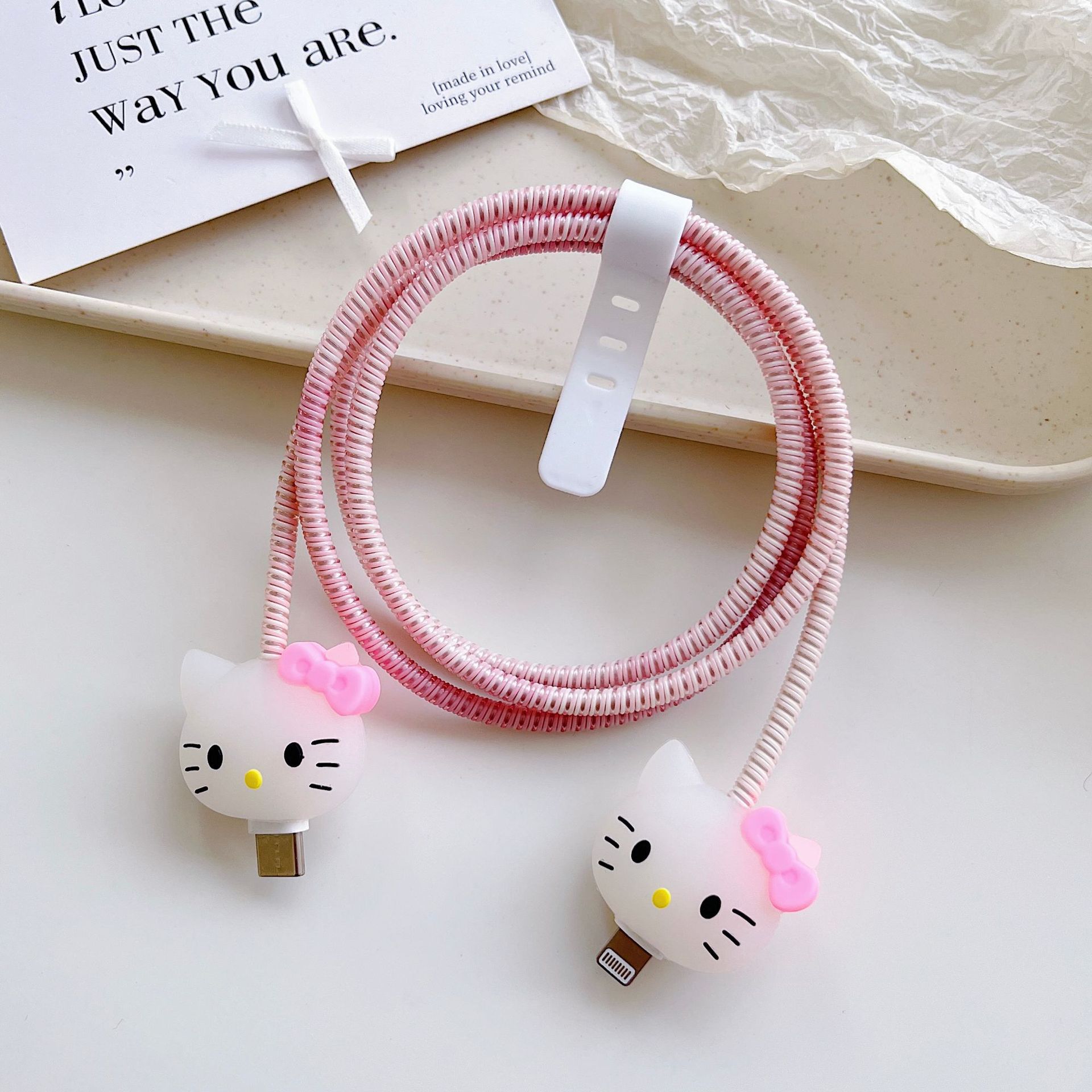 Amazon cartoon cable de datos cubierta adecuada para Apple Android cable de datos de carga rápida cuatro piezas en stock al por mayor