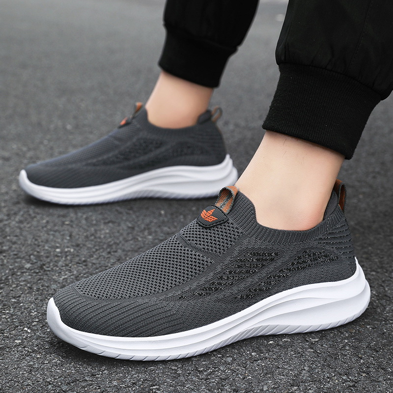 Primavera nuevos zapatos para hombres y mujeres parejas de edad media y vieja zapatos para caminar zapatos de tela suave zapatos de malla transpirable image 5