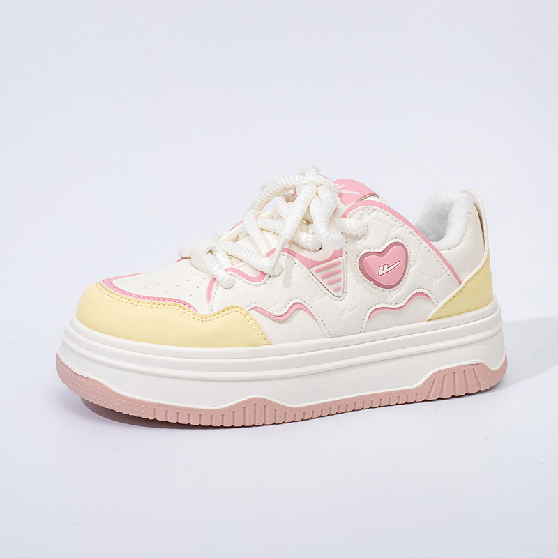 Retorno de terciopelo calentador zapatos de suela gruesa para mujeres nuevos zapatos de algodón de moda de invierno amor zapatos de altura baja zapatos de skate estudiantes de color para mujeres