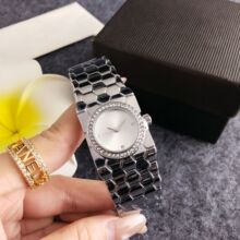 С����Ʒ��ѺϽ����������Ȧ�����ֱ��ճ�Լ��ٴ�ʯӢŮ��