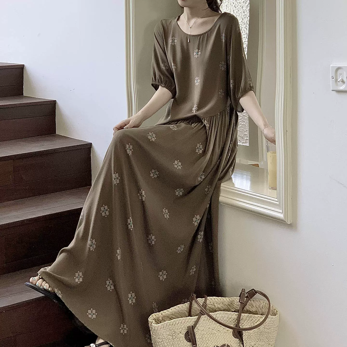 法式复古棕色睡裙女夏泡泡袖棉绸连衣裙女夏季新款宽松显瘦长裙