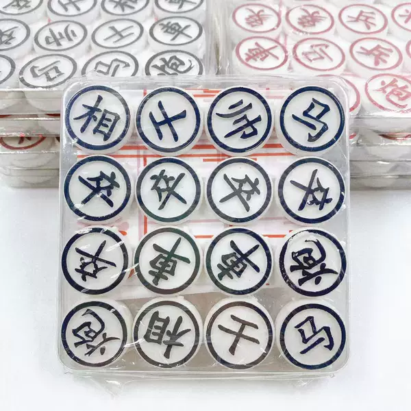 Two yuan wholesale square box chess leisure chess plastic chess supplies 2 yuan supermarket department store wholesale interactive puzzle