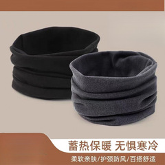 デコルテは首を囲んでいます。