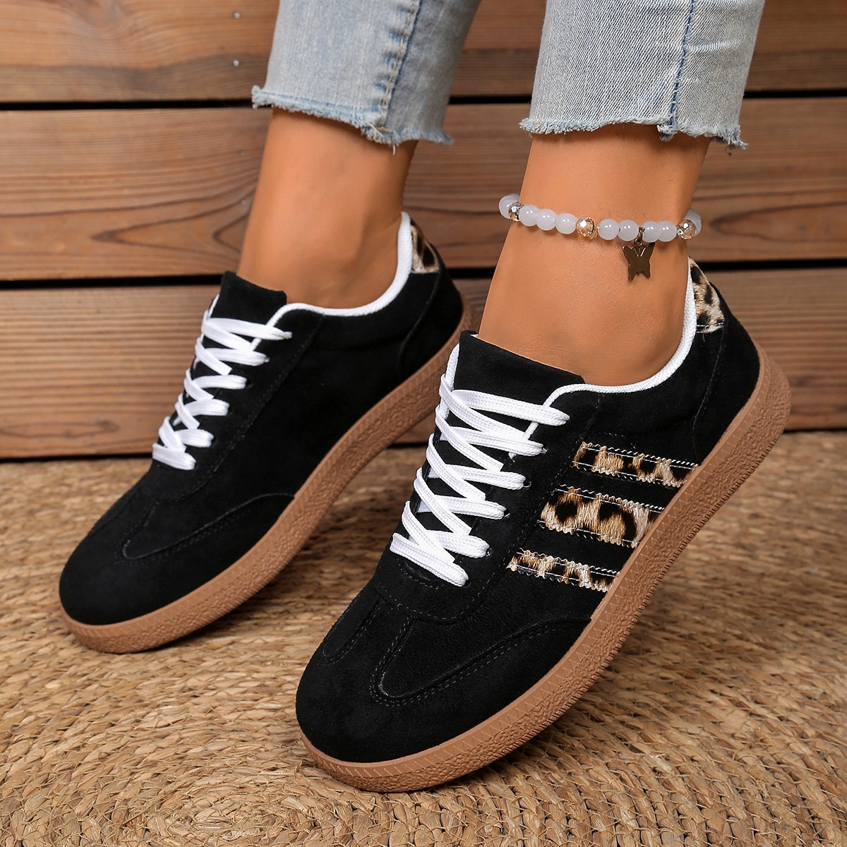 Comercio exterior de tamaño grande primavera y otoño nuevo retrógrado leopardo pequeño zapato blanco mujer transfronteriza correa de cabeza redonda de tamaño grande zapatos de skate casuales versátiles