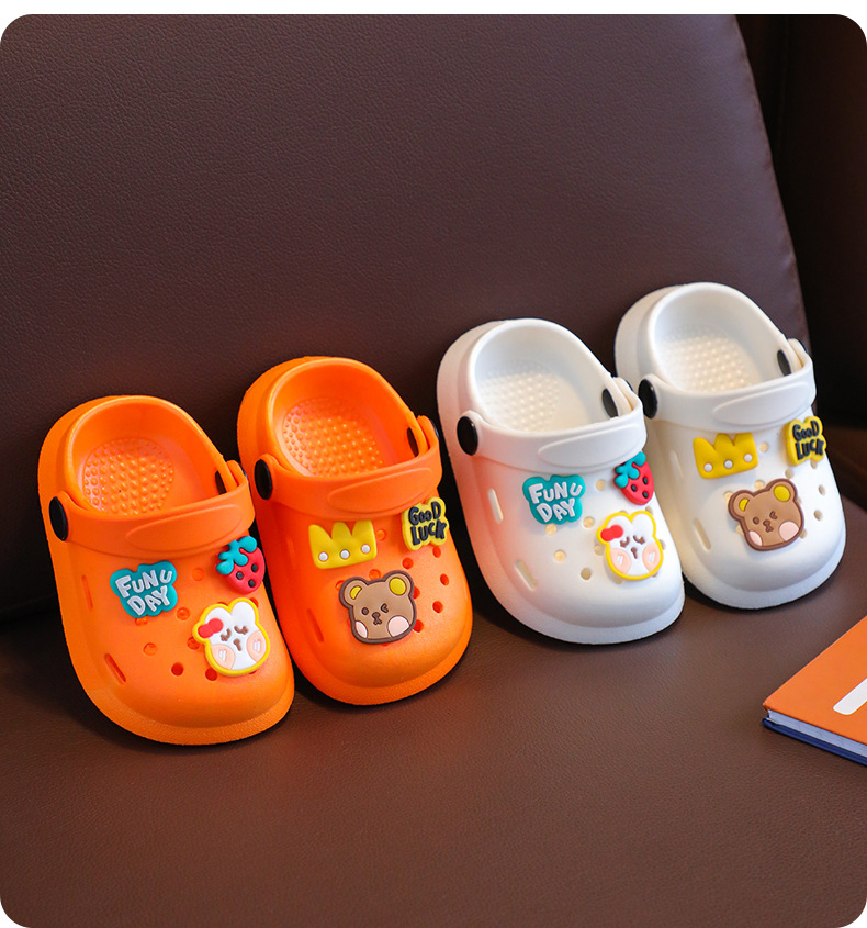 Kid's Basic Streetwear Cartoon Round Toe Crocs Slippers display picture 1