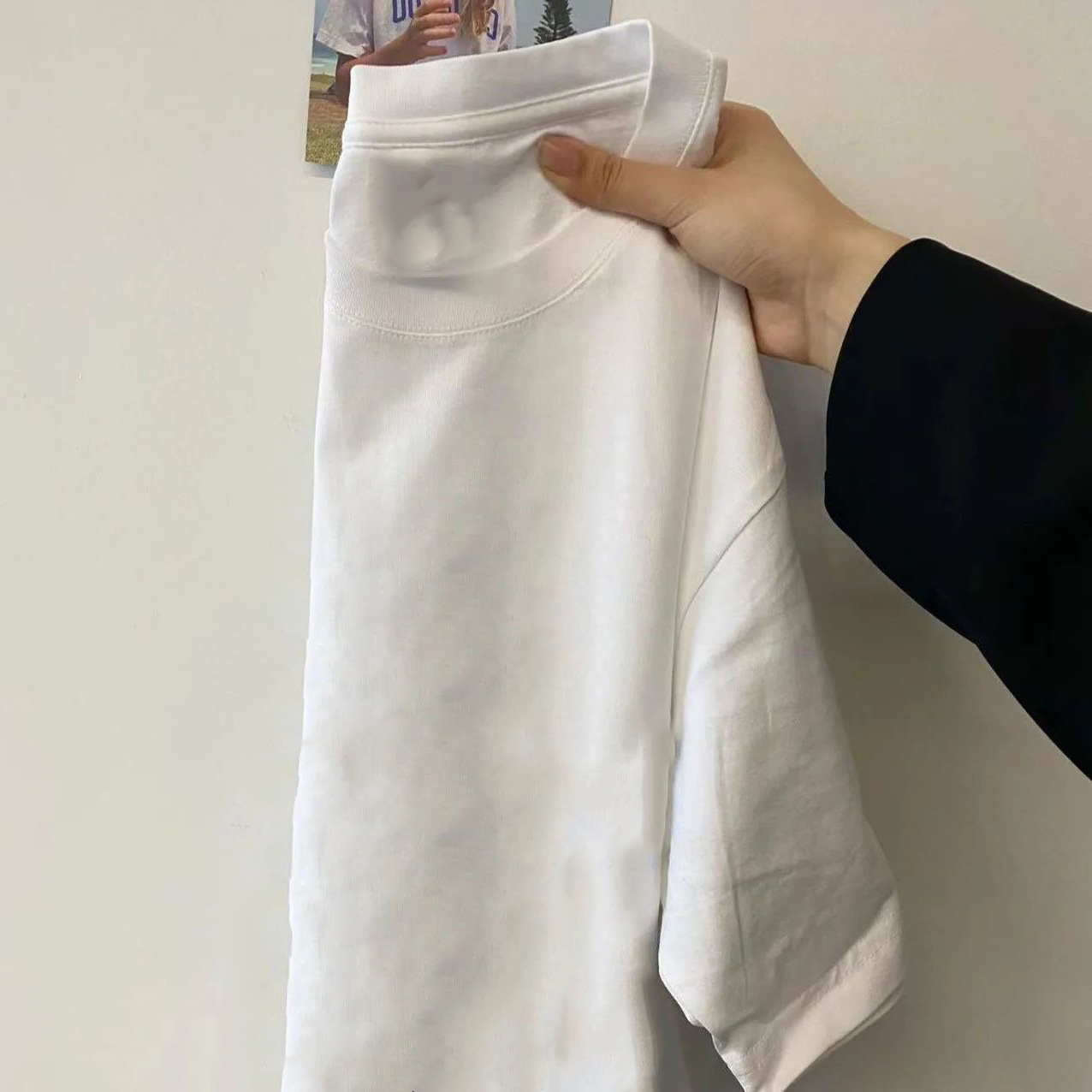 Tendencia de verano, seda de hielo negro, estilo de Hong Kong, camisetas para hombres y mujeres, tops simples de todo fósforo, parejas, hombres y mujeres, mangas cortas