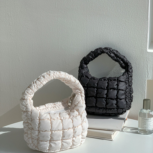  autumn new pleated rhombus handbag, cute mini cloud bag, fashionable and high-end bubble down bag
