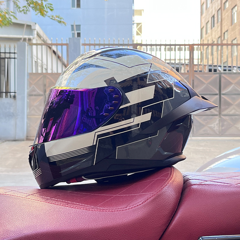 Casco de motocicleta Orz para hombres y mujeres, casco integral de verano con gran alerón trasero para todas las estaciones, certificado por DOT, transfronterizo.