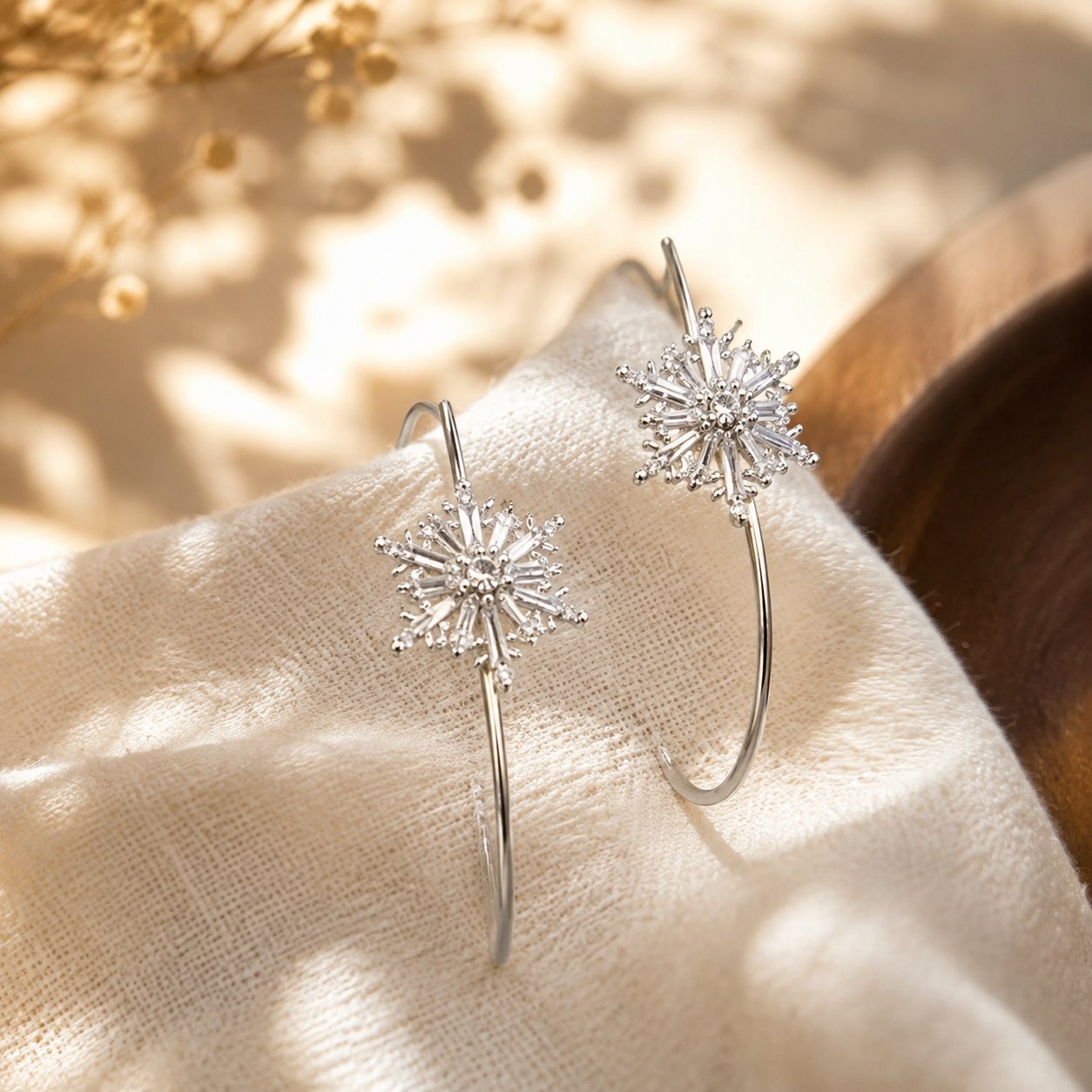 Silver Snowflake Large Hoop Earrings for Women, Light Luxury and High-End Feel, Autumn and Winter Earrings, Stunning and Unique, Exaggerated Style Earrings