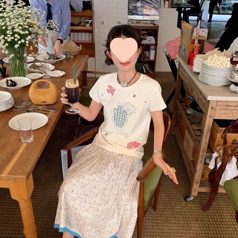 ル・ルージュ 周美梅の手作りモンタージュ 楽しいカラフルチェック柄パッチ刺繍半袖Tシャツ|undefined