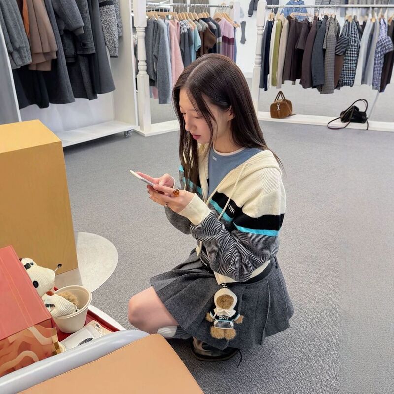 In Stock 2025 Winter New Qd Grove Versatile College Style Striped Color-Blocked Hooded Knit Top