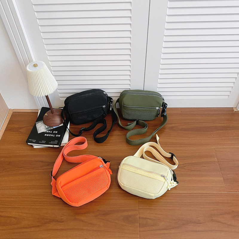 Simple, solid-color children's waist bag, lightweight crossbody chest bag for boys and girls, suitable for outdoor outings, and can hold small items like coins